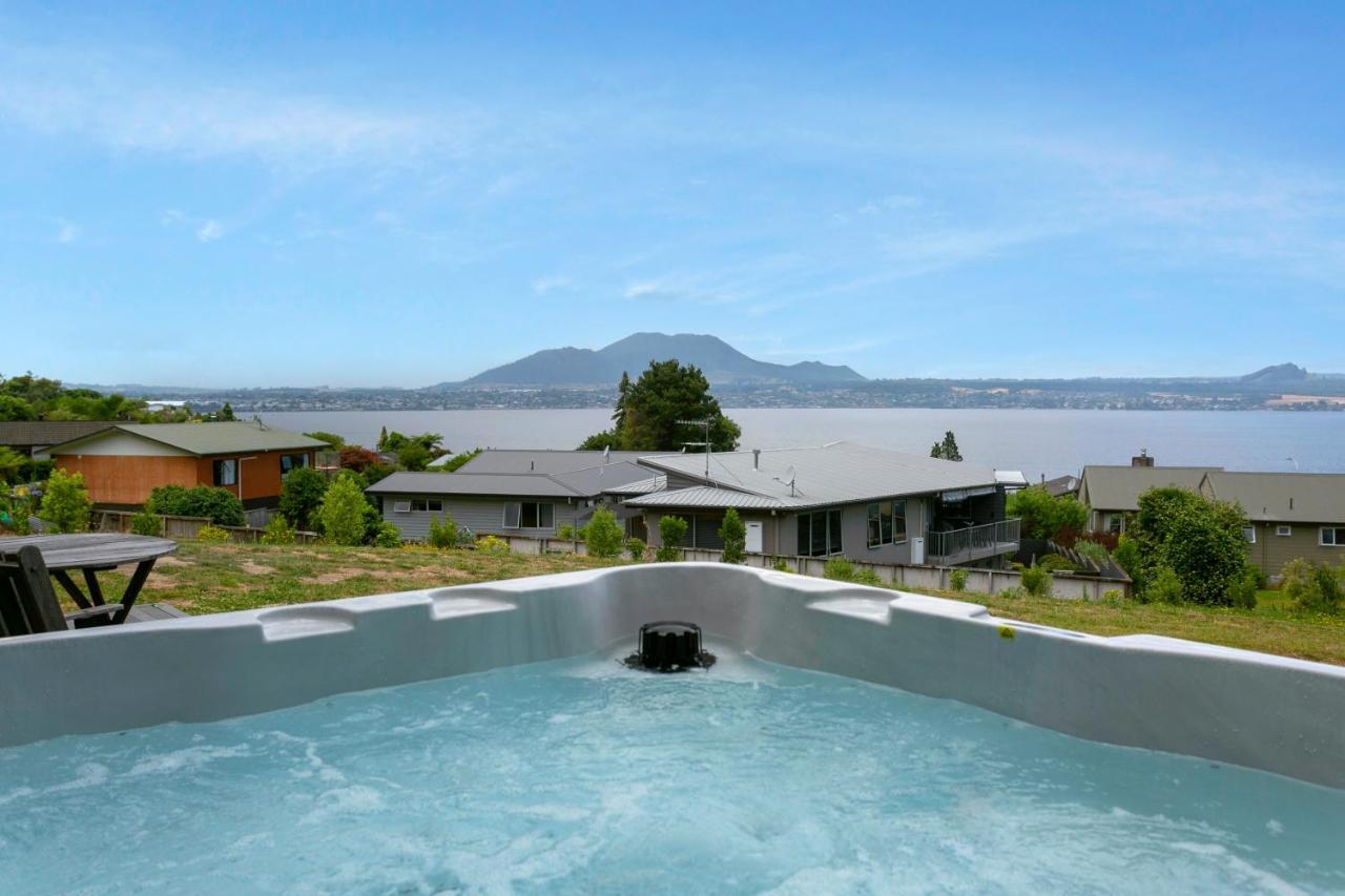 Acacia Bay Bach - Views, Spa & Serenity - Taupo Exteriér fotografie